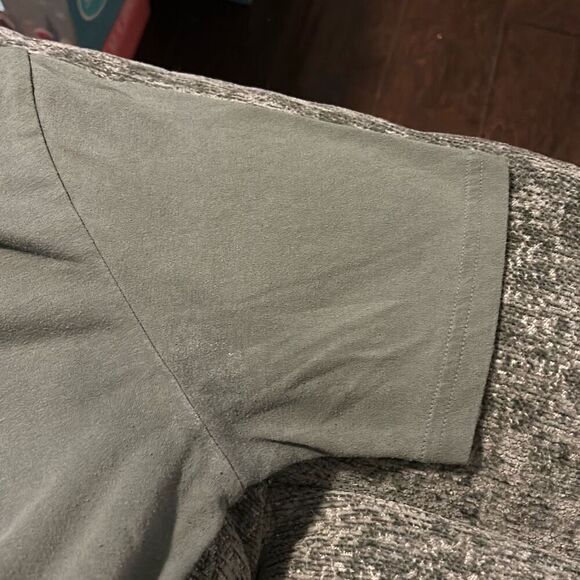 Under Armour Stacked Logo Fill T-Shirt - Mossy Taupe. Size Medium. - Picture 5 of 9